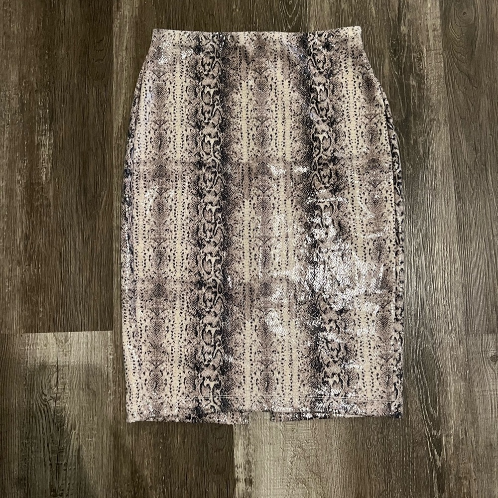 Women’s Express Faux Snakeskin Midi Skirt- NWT Sz XS
